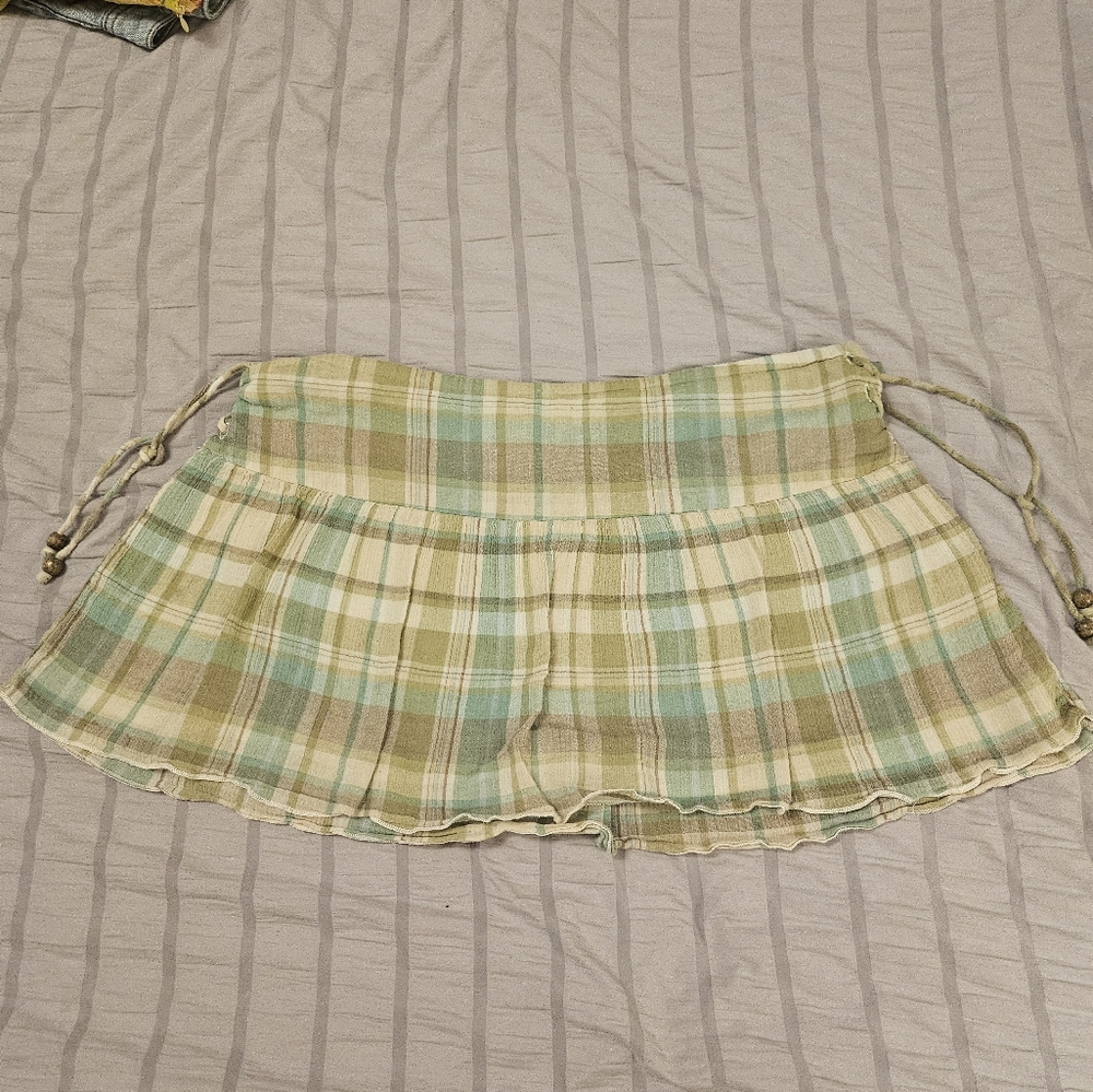No Boundaries Vintage/Y2K Low-rise Green and Tan Plaid Mini Skirt - Picture 4 of 4